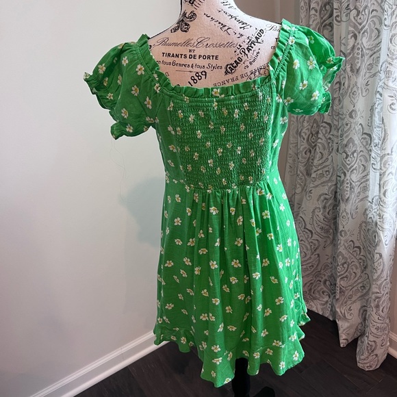 Urban Outfitters Green Floral Magpie Off the Shoulder Mini Dress Size Medium - Picture 8 of 10